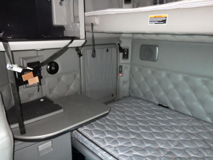 2022-kenworth-t680-image-18