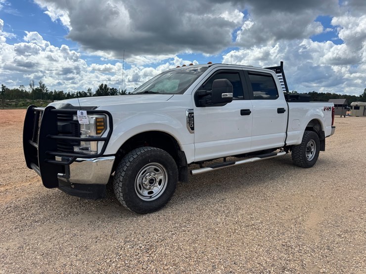 2019-ford-f250-xl-image-1