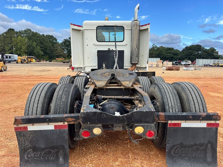 2001-peterbilt-385-image-4
