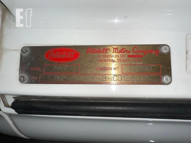 2012-peterbilt-587-image-38