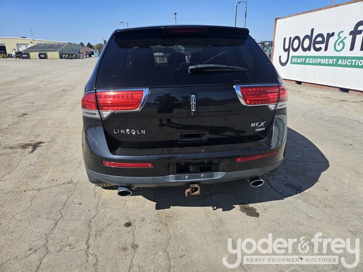 2011-lincoln-mkx-image-4
