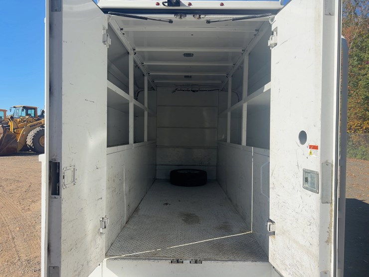 2019-utility-van-image-21