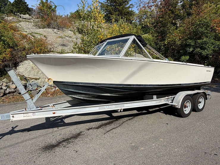 bertram-20-moppie-powerboat-w/trailer-"island-girl"-image-1