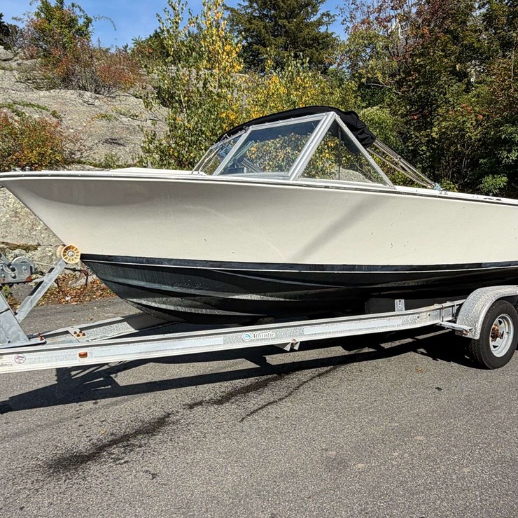 Bertram 20 Moppie Powerboat w/Trailer "Island Girl"