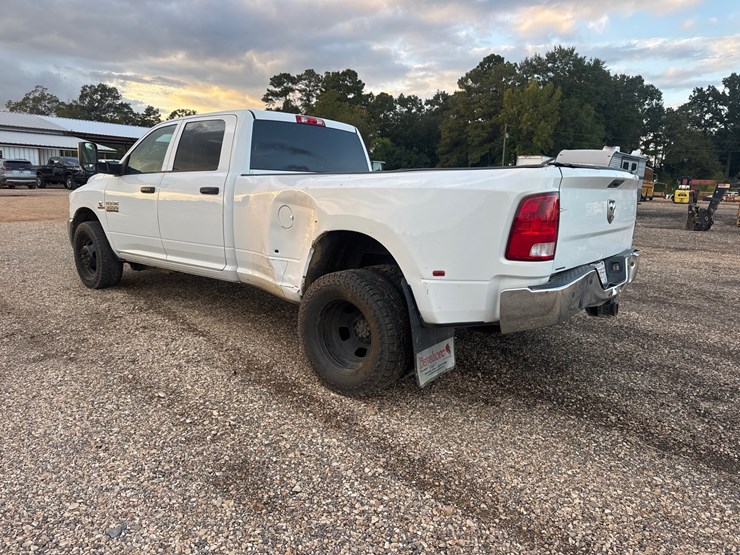2016-dodge-3500-image-3