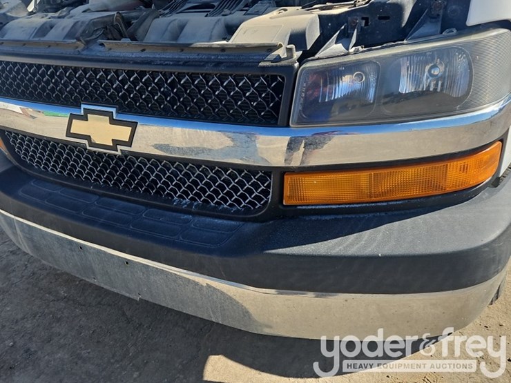 2017-chevrolet-3500-image-35