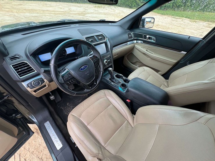 2016-ford-explorer-limited-image-11