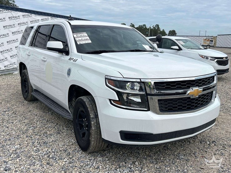 2016-chevrolet-tahoe-image-2