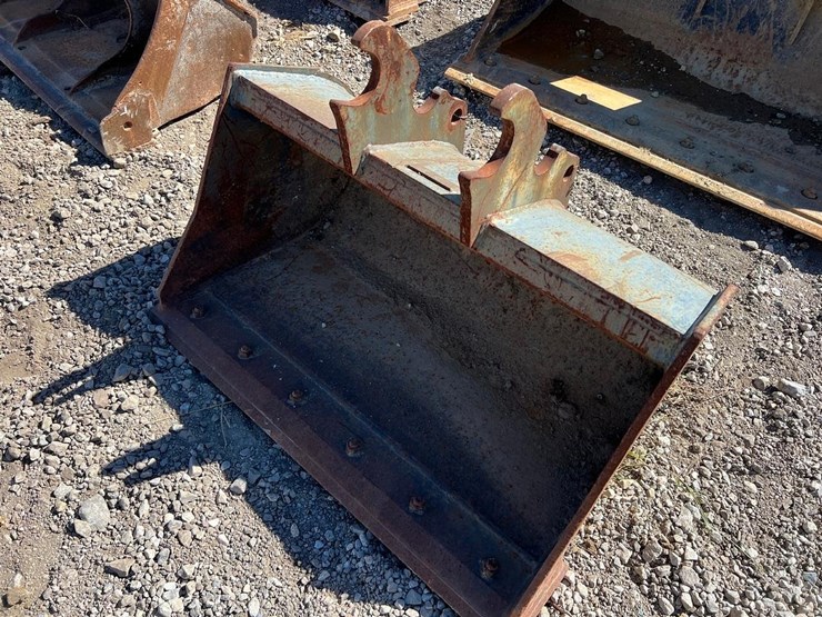 kubota-36"-grading-bucket-image-2