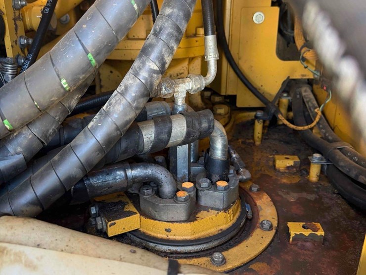 2019-caterpillar-325flcr-image-13
