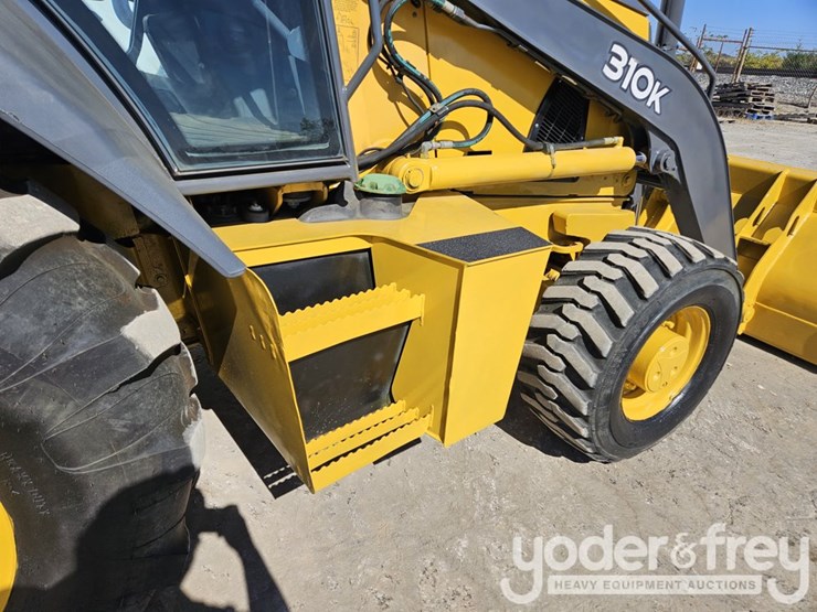 2013-deere-310k-image-35