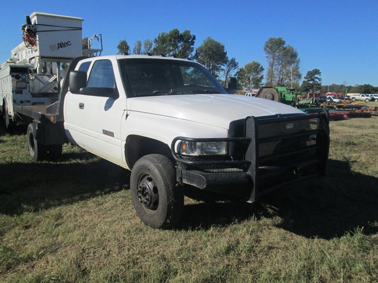 2001-dodge-3500-image-2