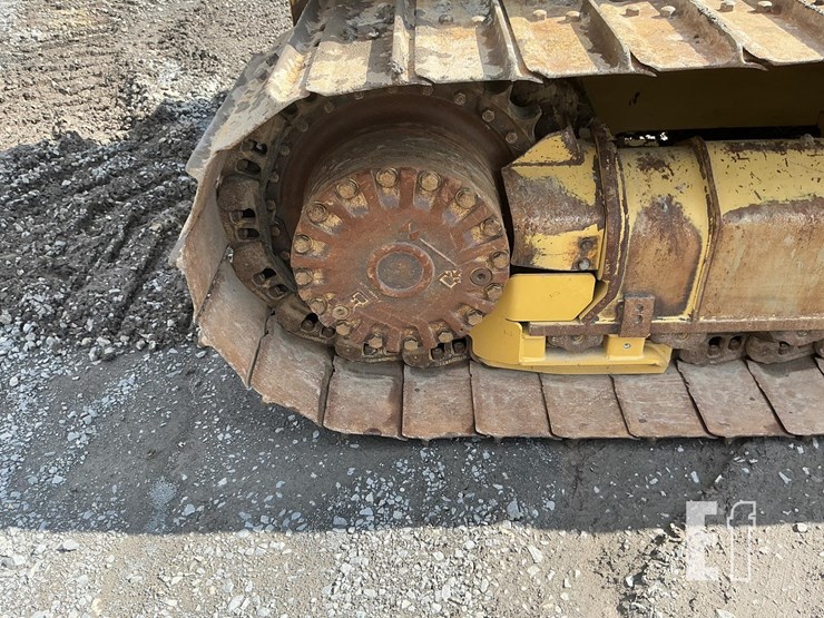 2023-caterpillar-d3-lgp-image-10