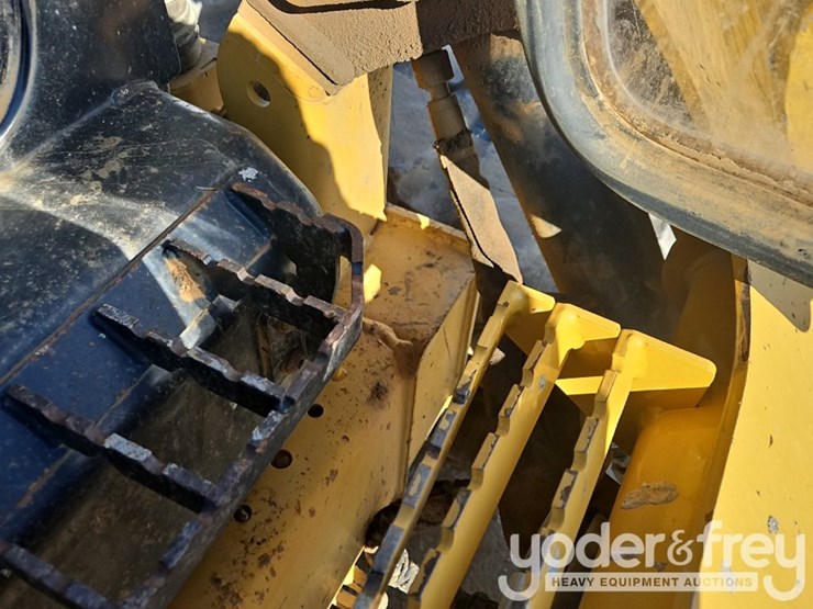 2022-caterpillar-289d3-image-12