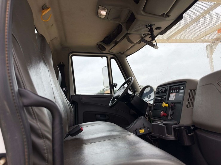 2017-international-durastar-4400-image-18