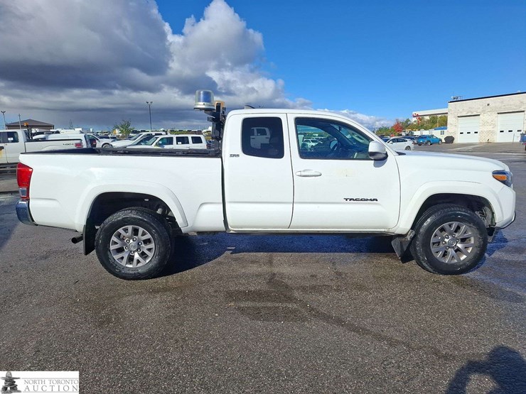 2016-toyota-tacoma-image-4