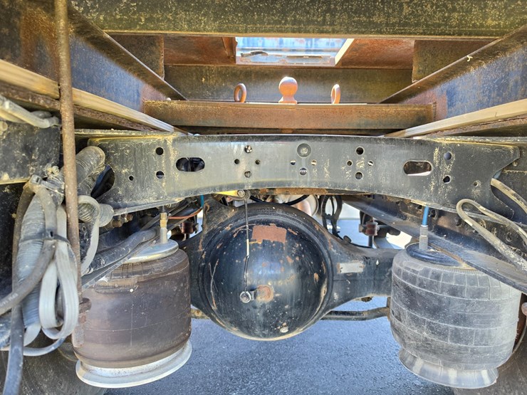 2007-freightliner-m2-106-image-91