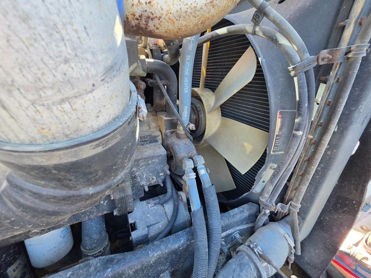 2001-freightliner-fld120-image-37