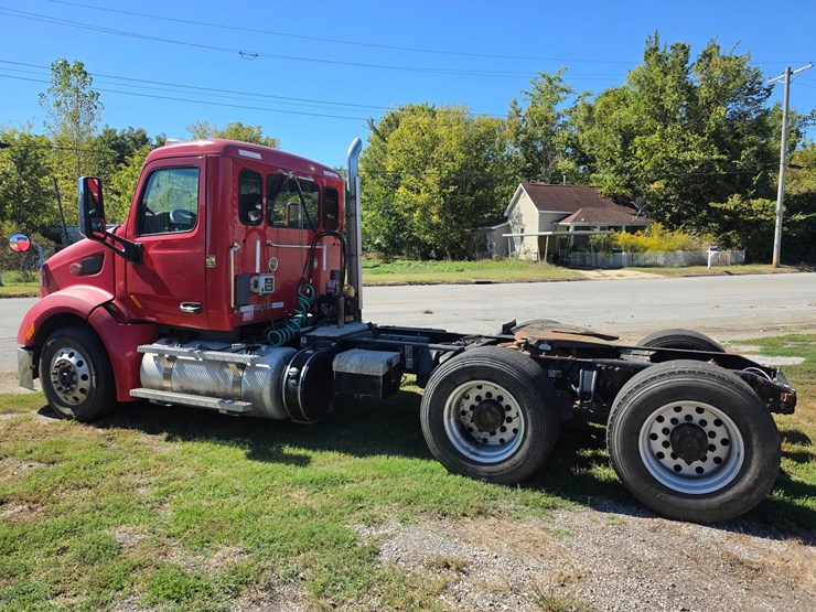 2014-peterbilt-579-image-5