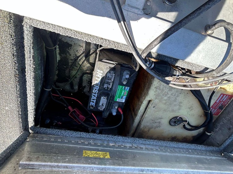 1994-bass-tracker-tx17-aluminum-bass-boat-w/-40-hp-mercury-&-trailer-image-23