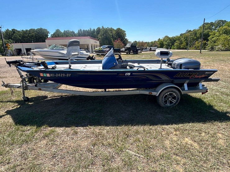 2015-aluma-craft-pro-175-aluminum-bass-boat-w/70-hp-yamaha-outboard-&-trailer-image-3
