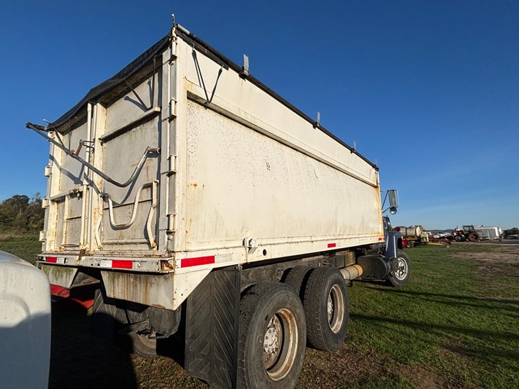 1982-ford-l9000-image-13