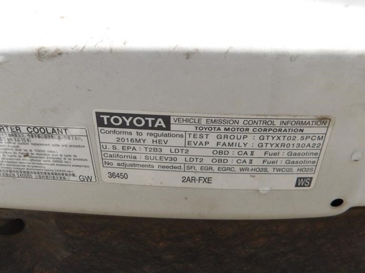 2016-toyota-rav4-xle-image-10