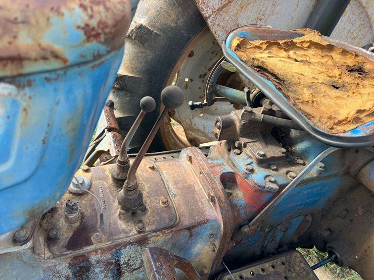 ford-4000-image-21
