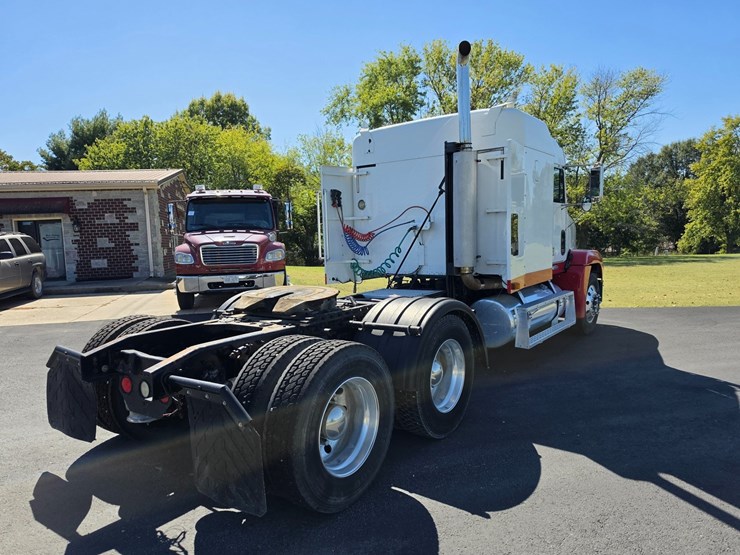 2001-freightliner-fld120-image-11