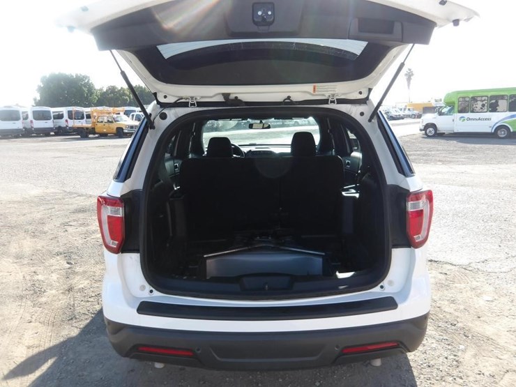 2018-ford-explorer-image-12