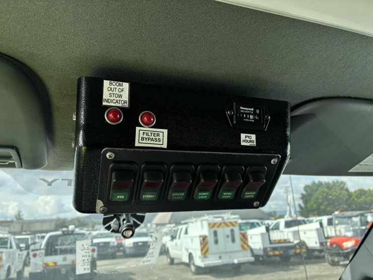 2013-ford-f550-image-21