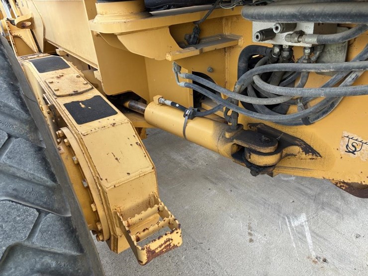 2005-deere-772d-image-30
