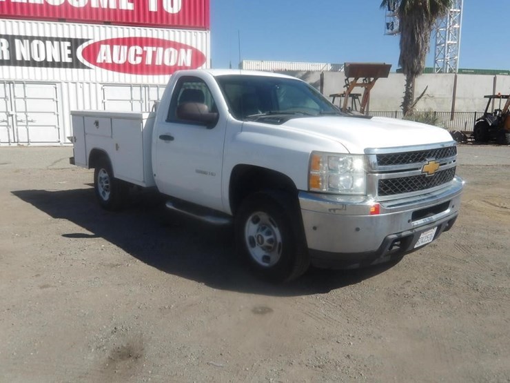 2013-chevrolet-silverado-2500-image-2