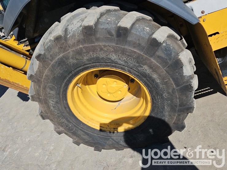 2018-deere-410l-image-12