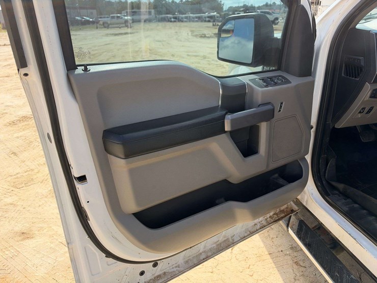 2019-ford-f150-xlt-image-9