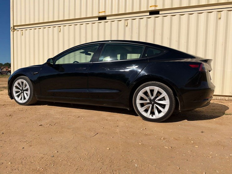 2023-tesla-model-s-4-door-sedan-(33,455-miles)-image-2