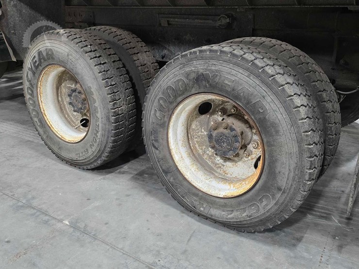 2005-mack-granite-cv713-image-25
