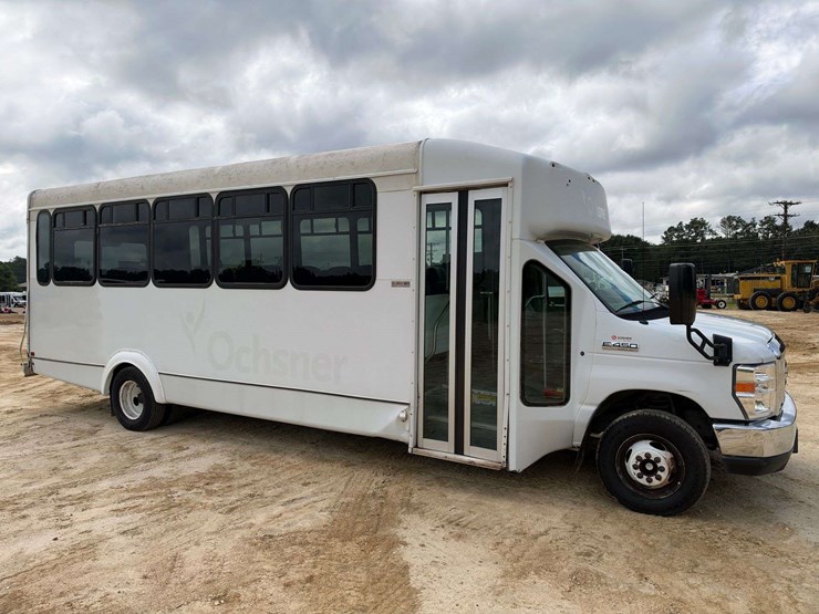 2017-ford-e450-image-4