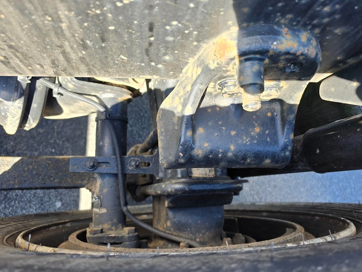 2001-freightliner-fld120-image-100