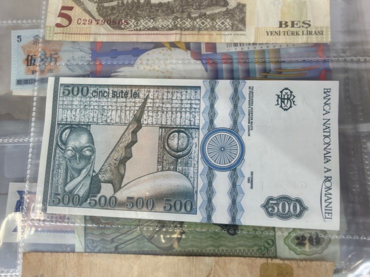 #40311-•-foreign-currency-bank-notes-image-26