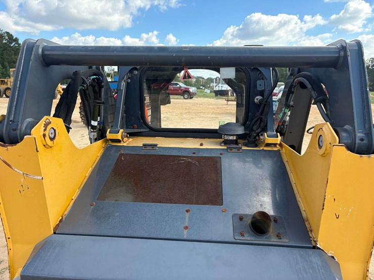 2021-john-deere-318-image-21