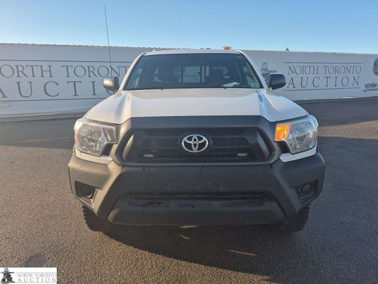 2015-toyota-tacoma-image-2