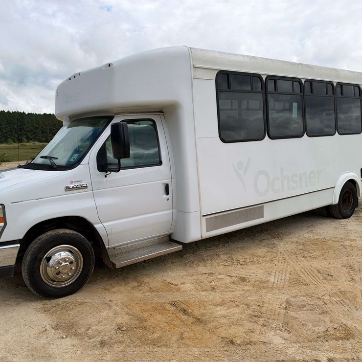 2017 FORD E450