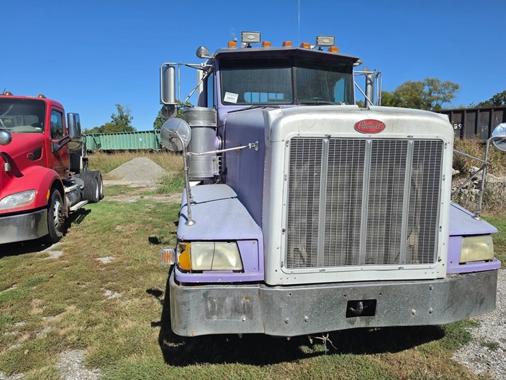 1996-peterbilt-377-image-17