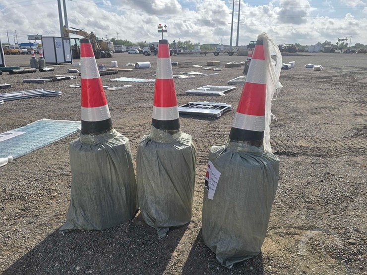 qty-(60)-safety-traffic-cones-image-1