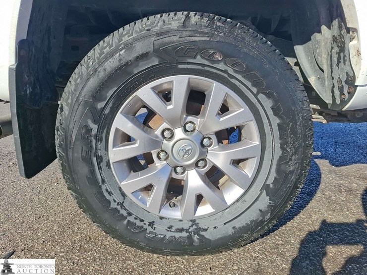 2016-toyota-tacoma-image-18