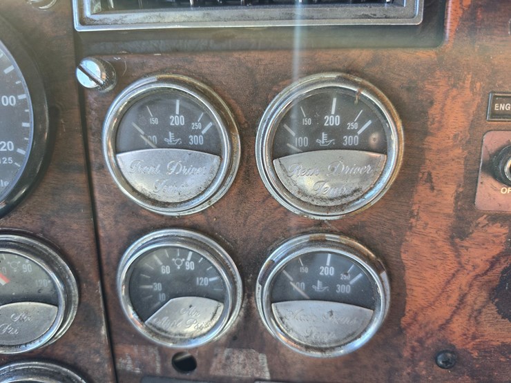1999-peterbilt-379-image-58