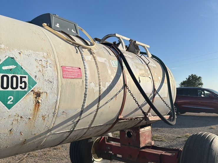 11-11-1450-gallon-nh3-tank,-16.5l--16.1-tires-image-12