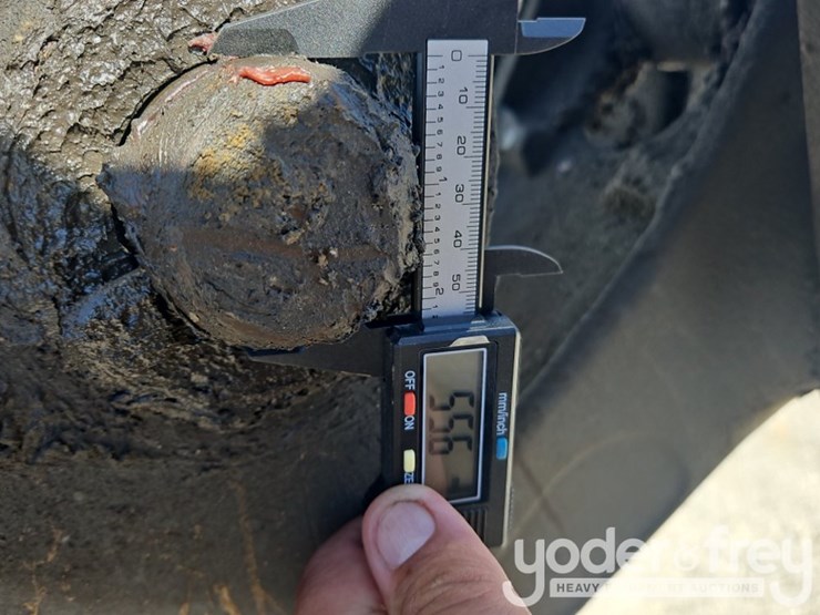 2018-deere-410l-image-40