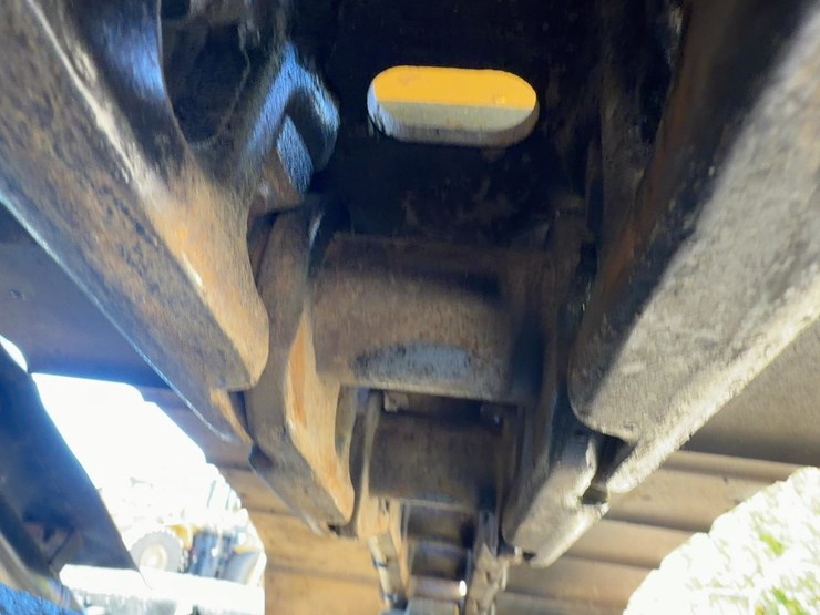 2010-deere-135d-image-22
